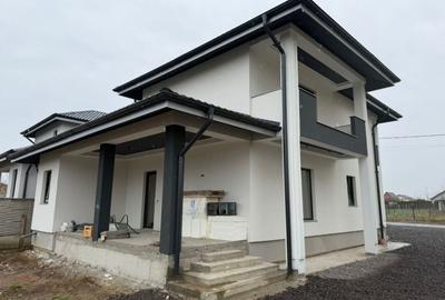 Casă cu 4 camere în Central - 2