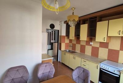 Apartament cu 2 camere decomandat în Micro 17