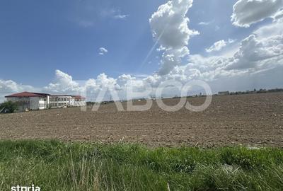 Teren de 4350 mp, în Central