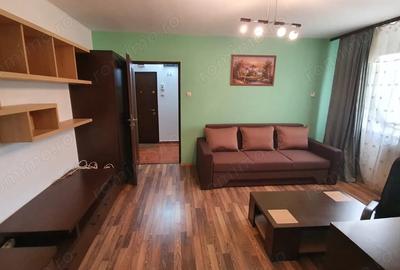 Apartament cu 2 camere semidecomandat în Micro I - 5