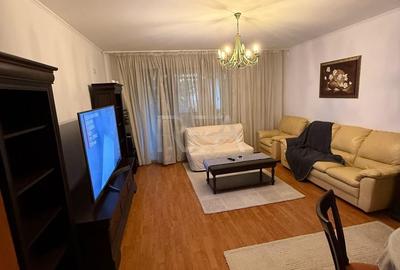 Apartament cu 3 camere semidecomandat în Băneasa