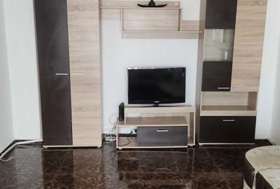 Apartament cu 2 camere decomandat în Universitate