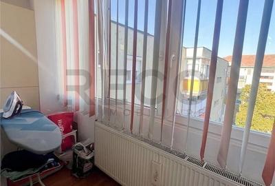 Apartament cu 3 camere decomandat în Cantemir