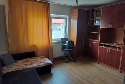 Apartament cu 2 camere decomandat în 1 Mai