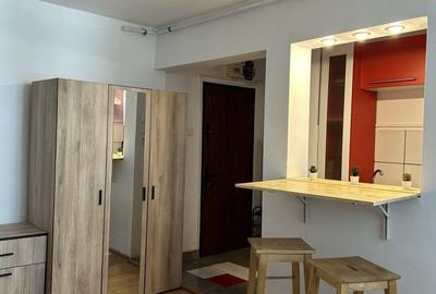 Garsonieră semidecomandată în Gara de Nord