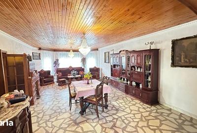 Casă cu 8 camere cu Teren 1420 Mp în Ghiroda - 4