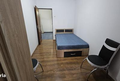 Apartament cu 3 camere semidecomandat în Central
