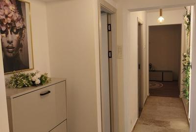 Apartament cu 3 camere semidecomandat în Casa de Cultură - 1