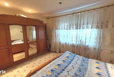 Casă cu 4 camere în Piața Cluj