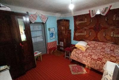 Casă cu 3 camere în Hârsești
