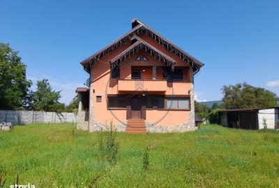 Casă cu 4 camere în Rusu Bârgăului