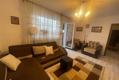 Apartament cu 3 camere semidecomandat, mobilat în Valea Rosie