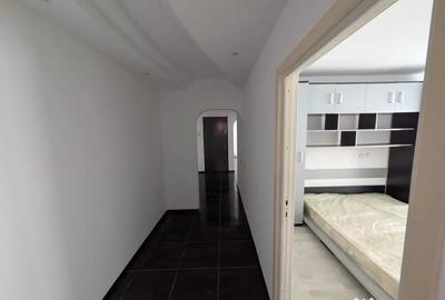Apartament cu 3 camere decomandat în Calarași 4
