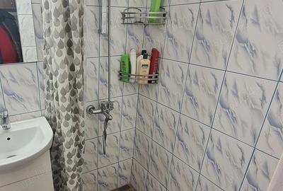 Garsonieră decomandată în Far