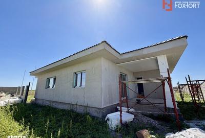 Casă cu 3 camere în Carani - 1