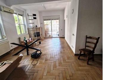 Casă cu 7 camere cu Teren 340 Mp în Muncii