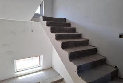 Casă individuală cu 6 camere cu Canalizare în Petrești - 12