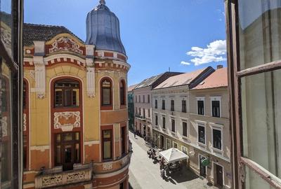 Apartament cu 3 camere semidecomandat în Central