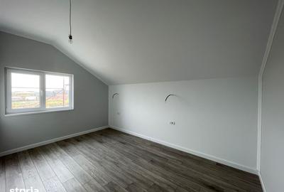 Casă cu 4 camere cu Teren 275 Mp în Remetea Mare