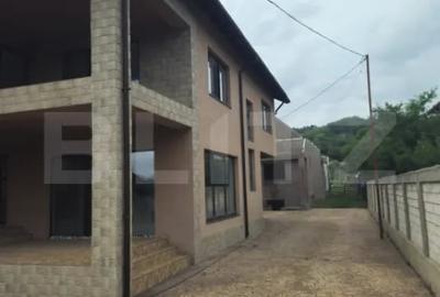 Casă cu 4 camere cu Teren 2360 Mp în Central