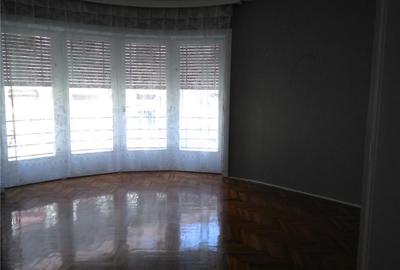 Spațiu comercial, de 143 mp, în Central - 10