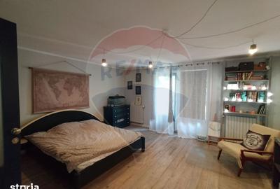 Casă cu 8 camere cu Teren 982 Mp în Central - 3