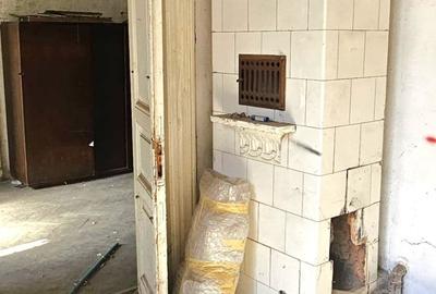 Casă cu 8 camere cu Canalizare în Cișmigiu - 4