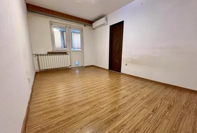Apartament cu 2 camere nedecomandat în P-ța Doina