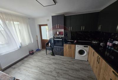 Casă individuală cu 4 camere cu Teren 400 Mp în Lascăr Catargiu - 1