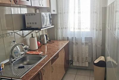 Apartament cu 3 camere semidecomandat în Central