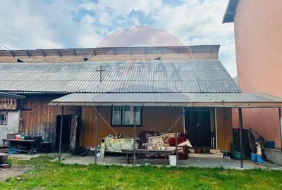 Casă cu 4 camere cu Teren 1412 Mp în Petrova - 2