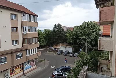 Apartament cu 3 camere decomandat în Central - 1