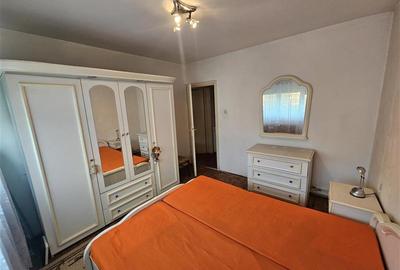 Apartament cu 2 camere semidecomandat în Micro I - 4