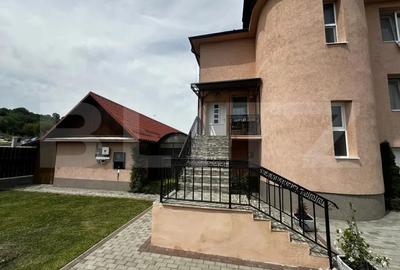 Casă cu 5 camere cu Teren 1000 Mp în Central