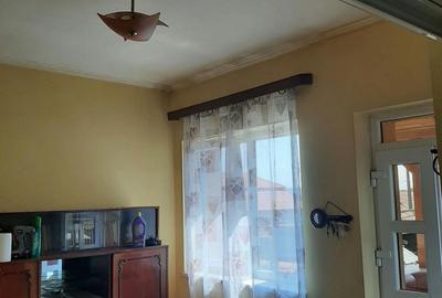 Casă cu 3 camere cu Teren 1762 Mp în Florești
