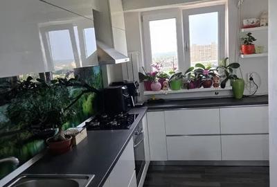 Apartament cu 2 camere semidecomandat, mobilat în Central
