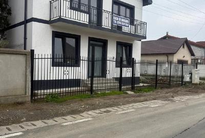 Casă cu 6 camere cu Teren 178 Mp în Central