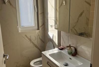 Apartament cu 3 camere decomandat în Est