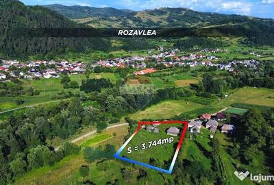 Casă cu 3 camere cu Teren 3744 Mp în Rozavlea