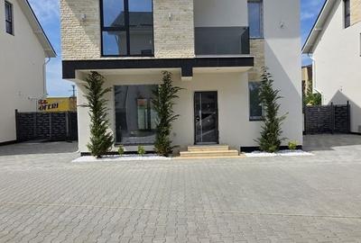 Casă cu 4 camere cu Teren 230 Mp în Ghencea