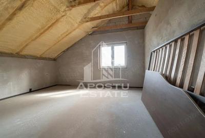 Casă cu 5 camere cu Teren 800 Mp în Pădureni (Jebel)
