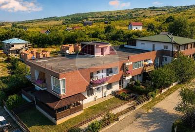Apartament cu 3 camere decomandat în Bucium