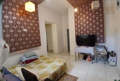 Casă individuală cu 6 camere cu Canalizare în Central - 9