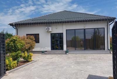 Casă cu 3 camere în Aeroport - 1