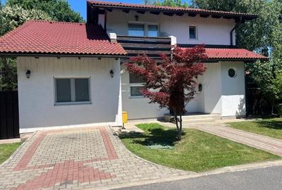 Casă cu 6 camere cu Teren 1064 Mp în Ostratu