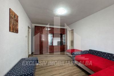 Apartament cu 3 camere semidecomandat, mobilat în Cetate