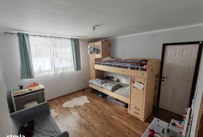 Casă cu 5 camere cu Teren 3700 Mp în Șoimuș - 1