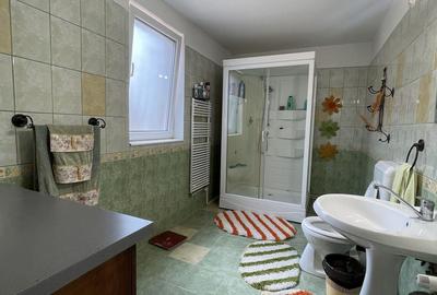 Casă cu 6 camere cu Teren 1745 Mp în Aradul Nou