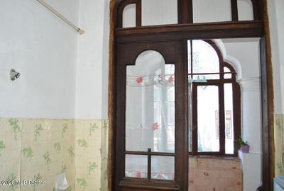 Casă individuală cu 10 camere cu Canalizare în Central - 11