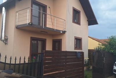 Casă cu 4 camere în Bradu